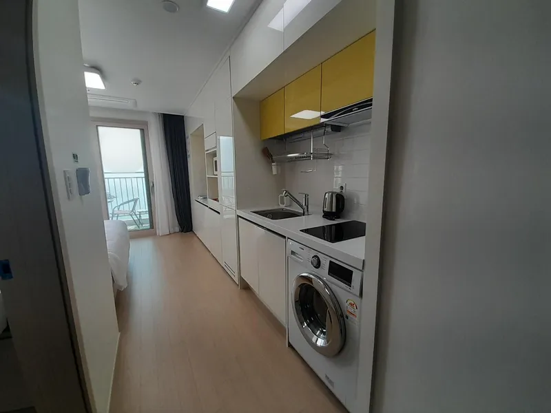 [Yangyang] E7-10/1. High-rise ocean view. Full options. Bed sunrise. Close to Yangridan-gil. OTT available. 17