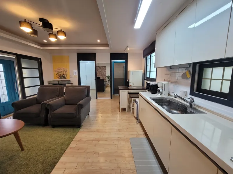 [Gujwa, Jeju][Jeju Gimnyeong] Yellow house next to Gimnyeong Cheonggulmul #Right in front of Gimnyeong sea 19