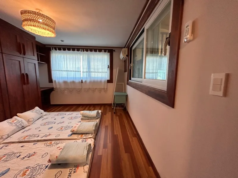 [Andeok, Seogwipo] #5 rooms #3 bathrooms #1 playroom Sanbangsan view large family house 30