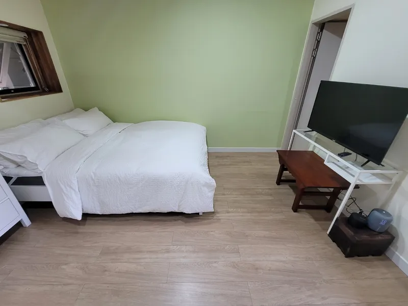 [Doryeon 2-dong, Jeju] Spacious Studio Room 102 with Stone Wall #5MinuteDriveFromSamyangBeach 6