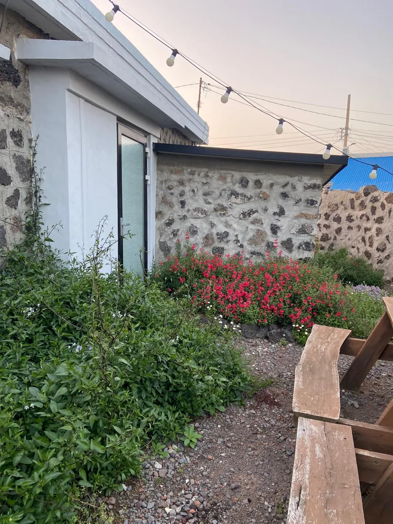 [Hallim, Jeju][Jeju Hyeopjae] Jeju Countryside Stone Wall House Hyeopjae Private Stay with Large Pool 25