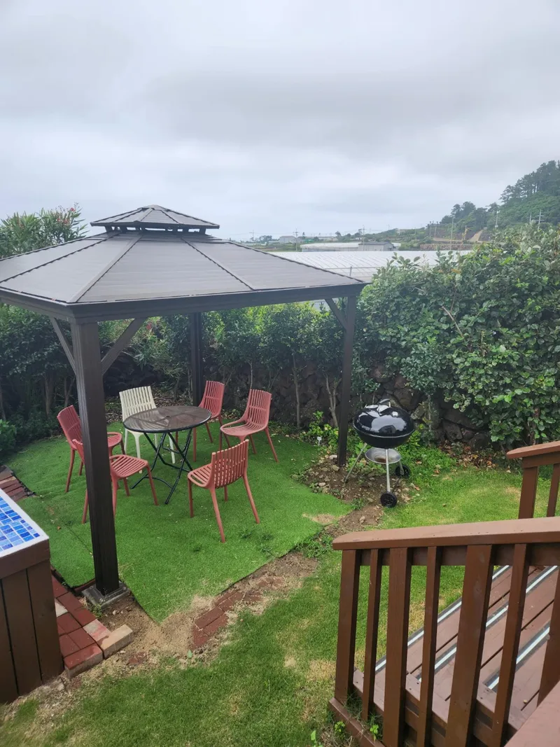 [Aewol, Jeju] Independent accommodation with a large garden and swimming pool overlooking the Gwakji Sea 59