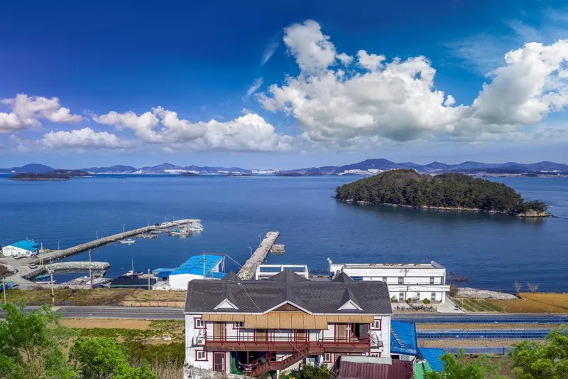 [Yeosu] One-room remodeled clean pension A #Small dogs allowed 8
