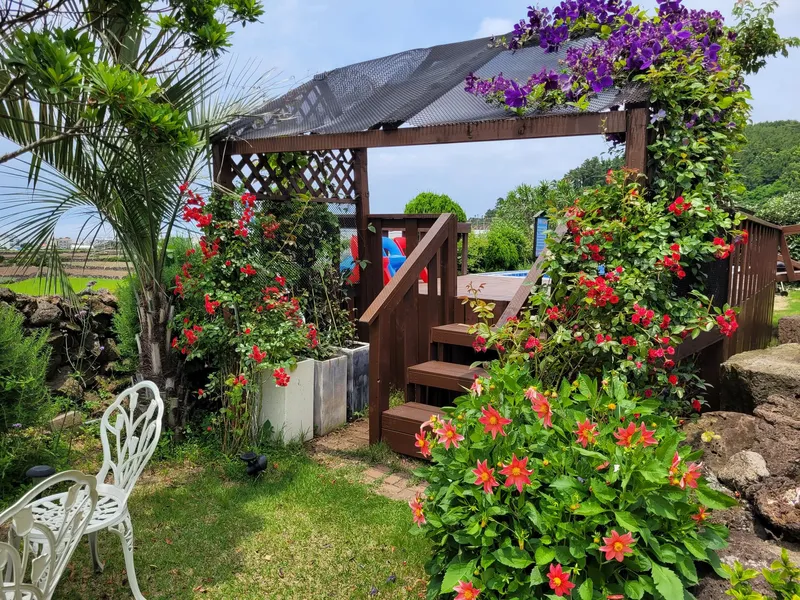 [Aewol, Jeju] Independent accommodation with a large garden and swimming pool overlooking the Gwakji Sea 38