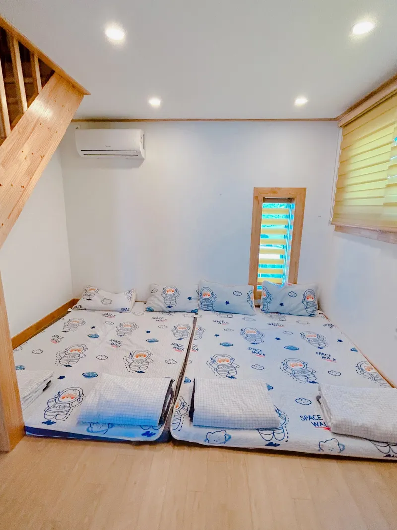 [Andeok, Seogwipo] #6 rooms #4 bathrooms #2 duplexes #2 playrooms Sanbangsan view private house 66
