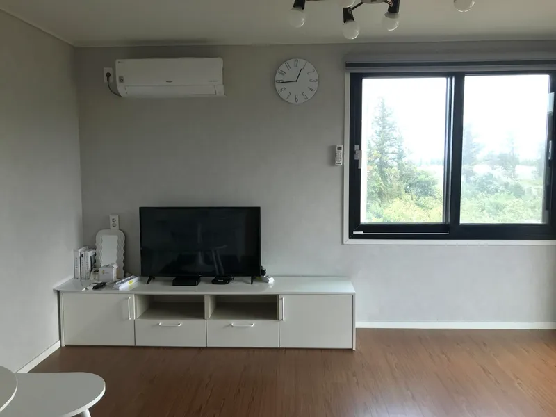 [제주 조천] 동쪽 돌담 독채/야외 자쿠지 무료/바베큐 불멍/넓은 잔디밭 13