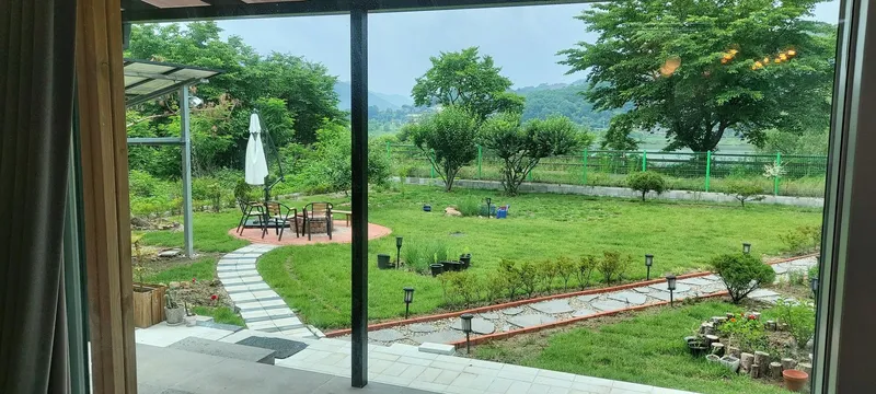 [Yangpyeong] River view and bicycle/walking path/fire pit pretty yard luxury one month living 1st floor 5
