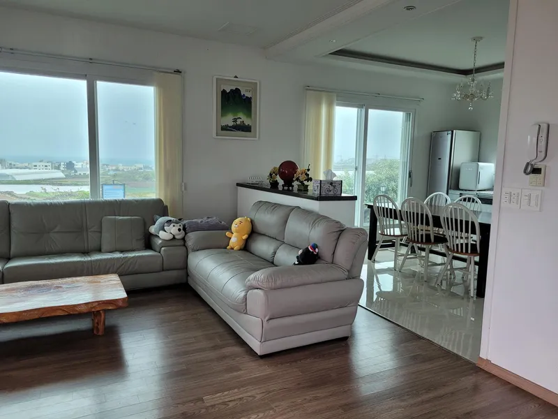 [Aewol, Jeju] Independent accommodation with a large garden and swimming pool overlooking the Gwakji Sea 44
