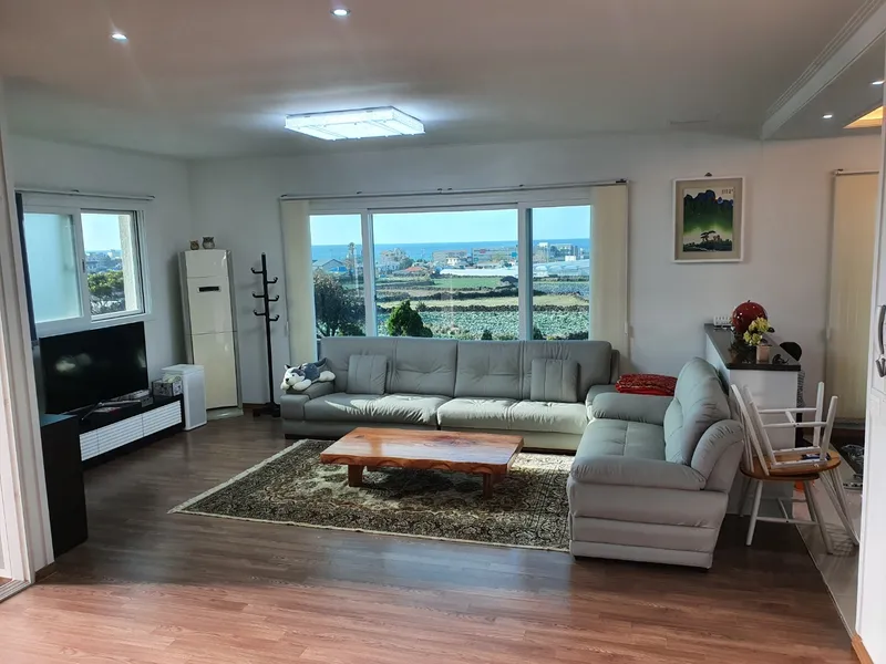 [Aewol, Jeju] Independent accommodation with a large garden and swimming pool overlooking the Gwakji Sea 74