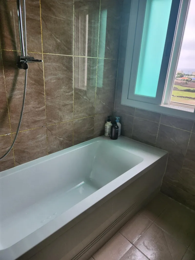 [Aewol, Jeju] Independent accommodation with a large garden and swimming pool overlooking the Gwakji Sea 64