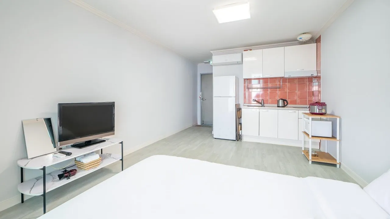 Dolsan-eup Pet-Friendly Cottage