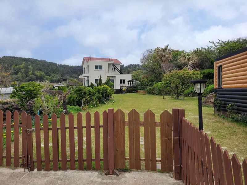 [Aewol, Jeju] Independent accommodation with a large garden and swimming pool overlooking the Gwakji Sea 41