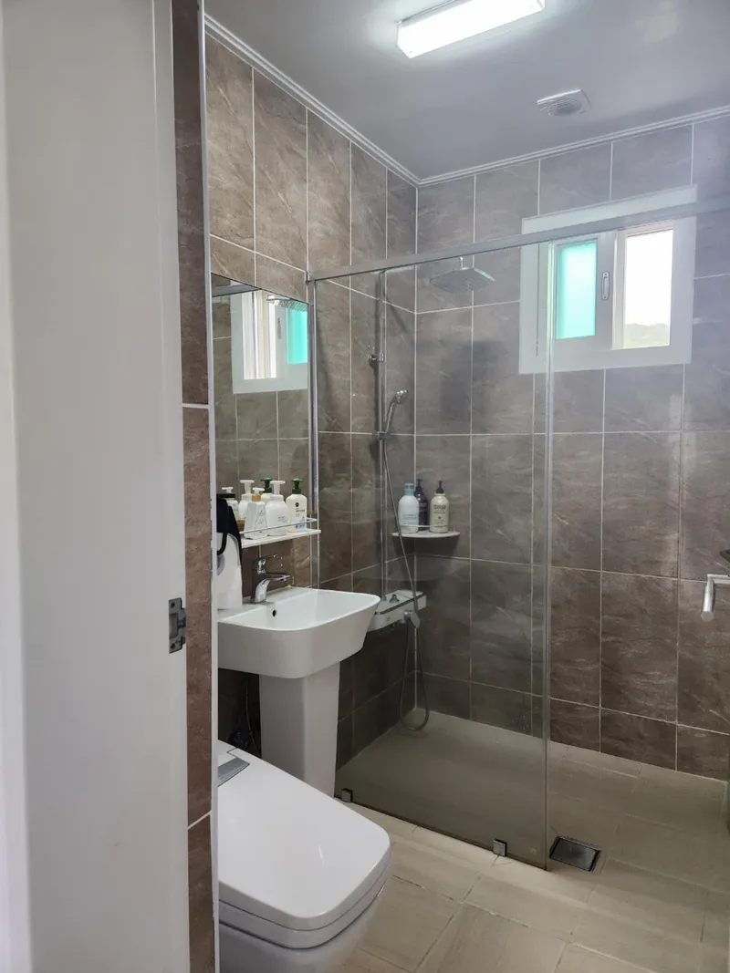 [Aewol, Jeju] Independent accommodation with a large garden and swimming pool overlooking the Gwakji Sea 95