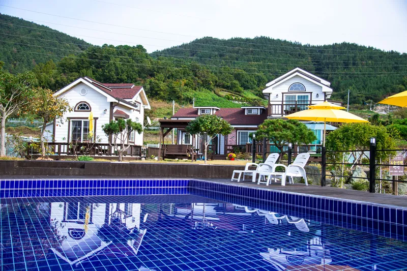 [Yeosu] 7-minute walk to the sea, duplex one-room pension #small dogs allowed #flower sunset 12