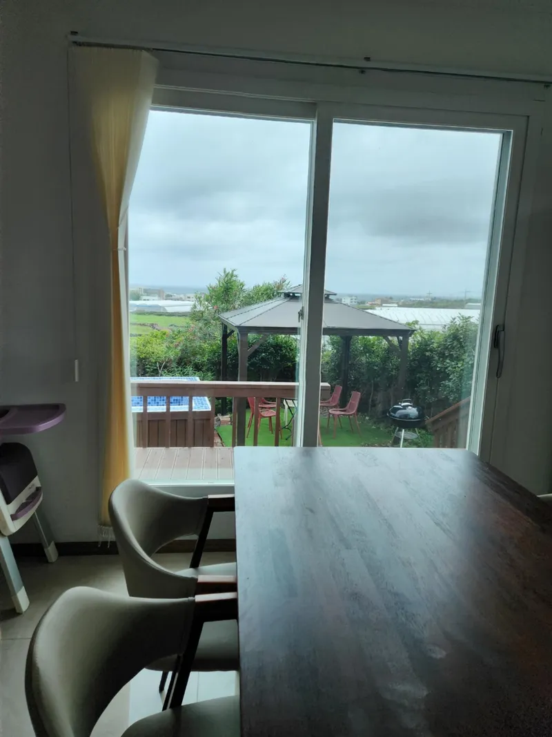 [Aewol, Jeju] Independent accommodation with a large garden and swimming pool overlooking the Gwakji Sea 97
