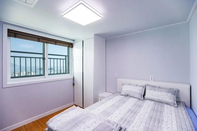 [Yeosu] Ocean view one-room duplex pension 202 where you can see the sunrise directly 4