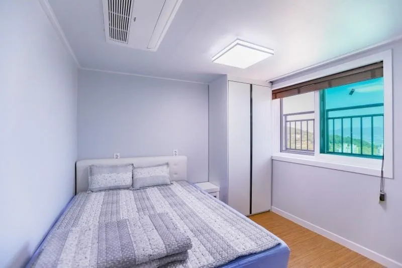[Yeosu] Ocean view one-room duplex pension 201 where you can see the sunrise directly 4
