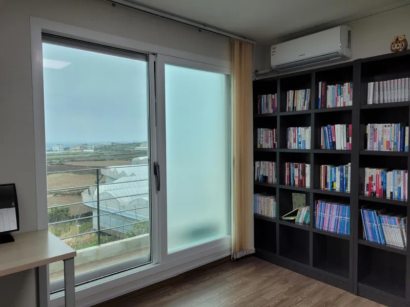 [Aewol, Jeju] Independent accommodation with a large garden and swimming pool overlooking the Gwakji Sea 51
