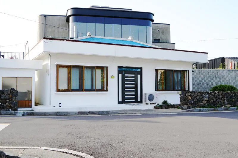[서귀포 남원] 디자이너의 100평 돌담 구옥 독채 #코지 #힐링 #애견 4