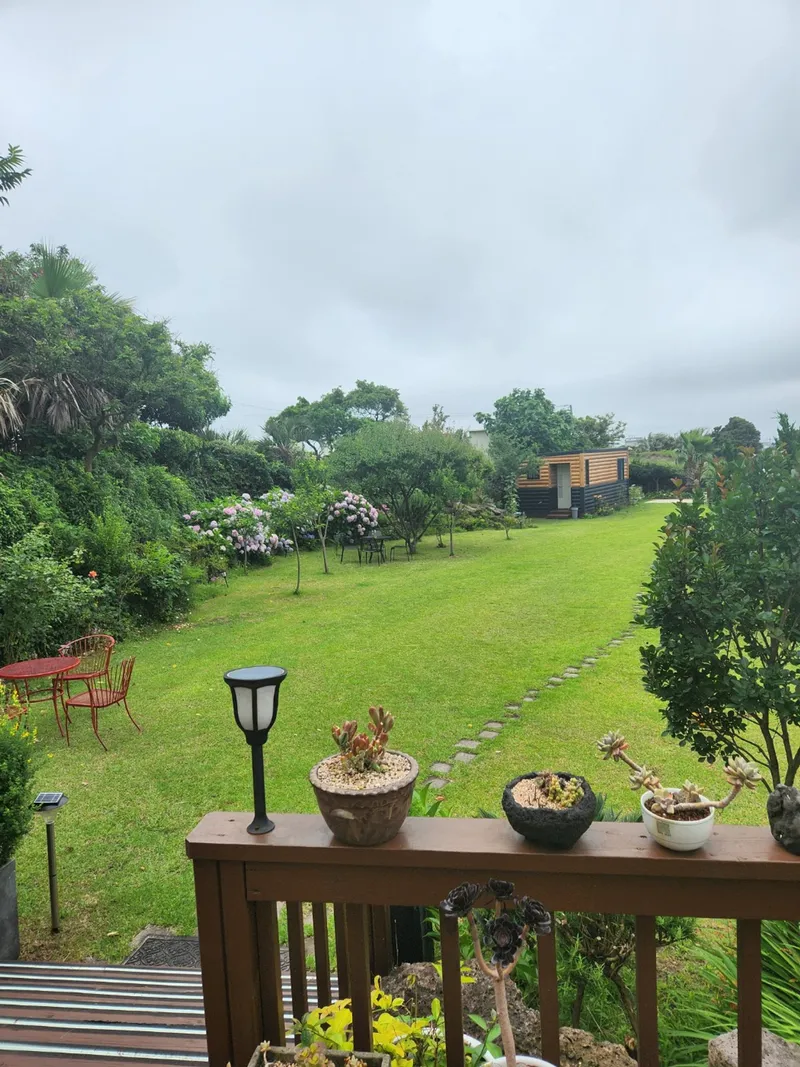 [Aewol, Jeju] Independent accommodation with a large garden and swimming pool overlooking the Gwakji Sea 89