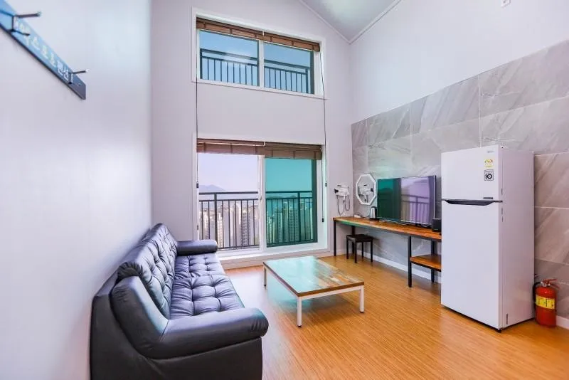 [Yeosu] Ocean view one-room duplex pension 201 where you can see the sunrise directly 2