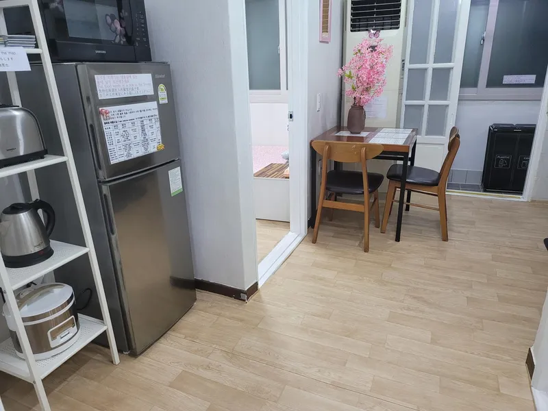 [부산 부산진][지하철부암역5분거리][방3거실주방1욕실1][무료전용주차] 102호 17