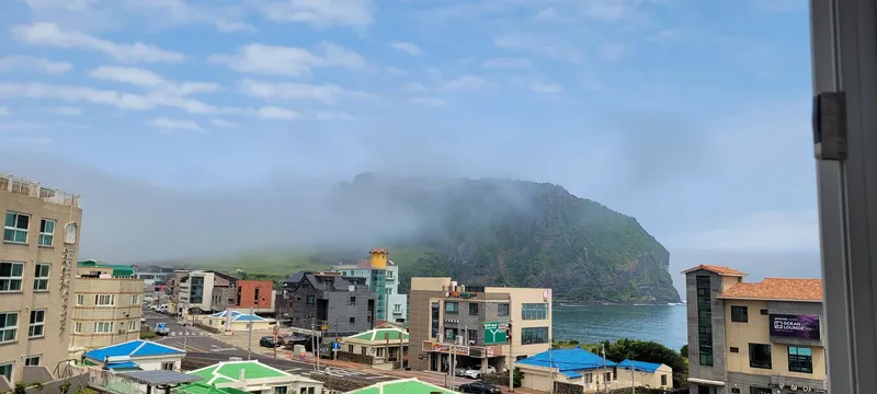 [Seongsan, Seogwipo] Spacious duplex / Panoramic view of Seongsan Ilchulbong and the sea / 50