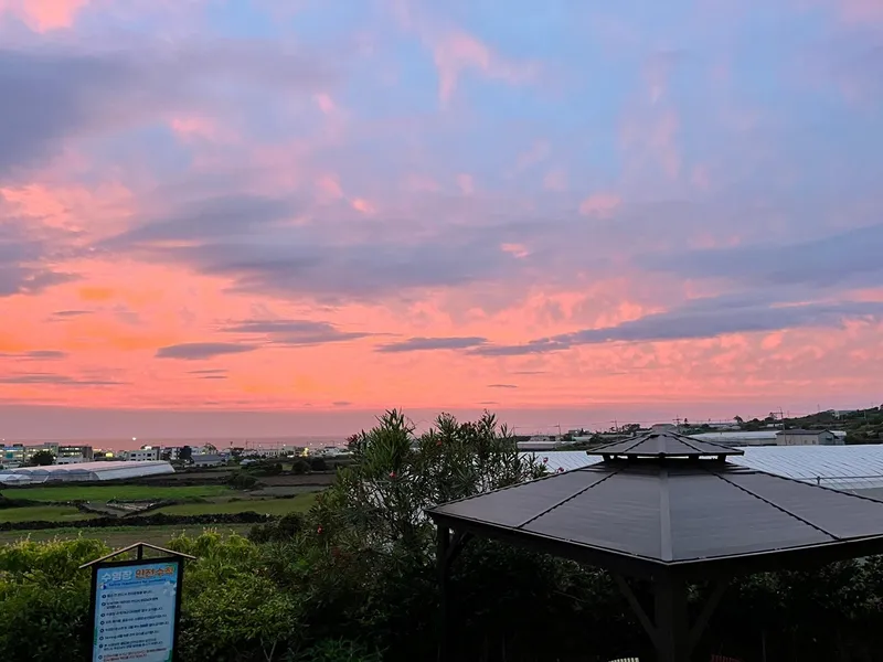 [Aewol, Jeju] Independent accommodation with a large garden and swimming pool overlooking the Gwakji Sea 73