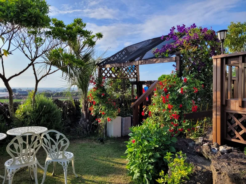 [Aewol, Jeju] Independent accommodation with a large garden and swimming pool overlooking the Gwakji Sea 79