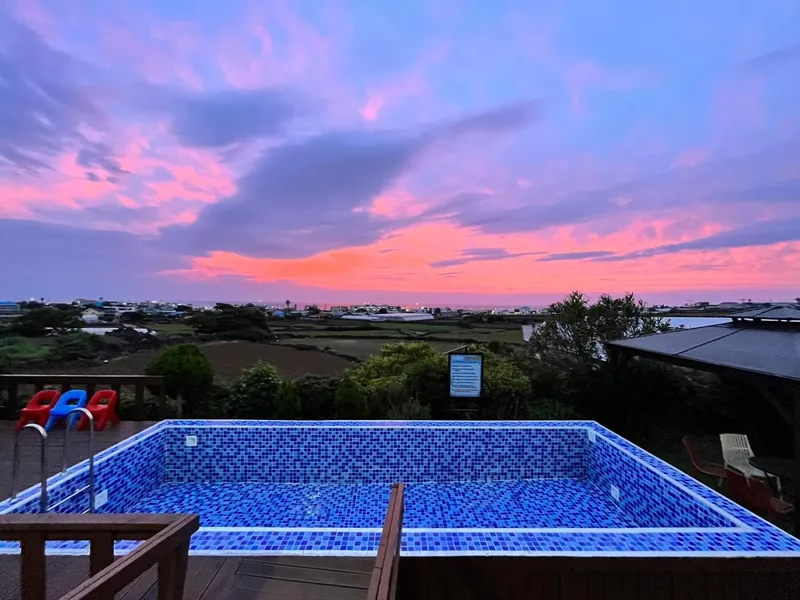 [Aewol, Jeju] Independent accommodation with a large garden and swimming pool overlooking the Gwakji Sea 84
