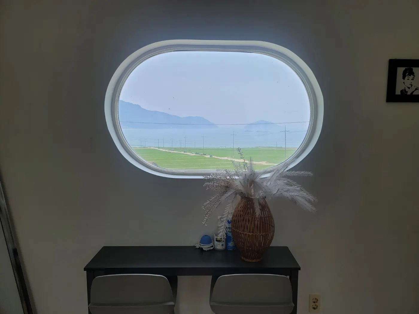 Gyeongnam Namhae Ocean view detached one-room pension 202 in a quiet and cozy American village - main image
