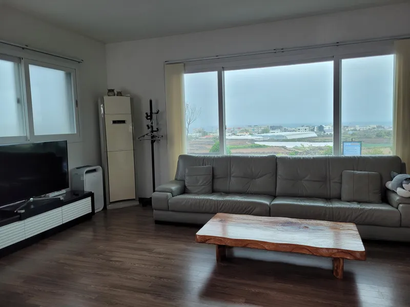 [Aewol, Jeju] Independent accommodation with a large garden and swimming pool overlooking the Gwakji Sea 45