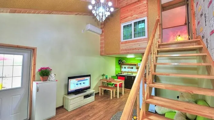 [Yeosu] 7-minute walk to the sea, duplex one-room pension #small dogs allowed #flower sunset 2