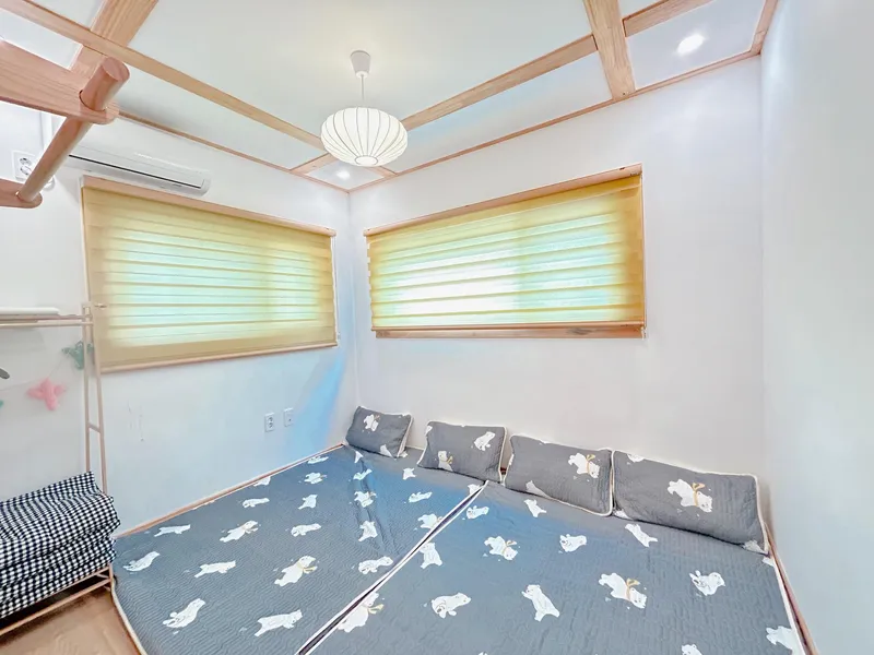 [Andeok, Seogwipo] #6 rooms #4 bathrooms #2 duplexes #2 playrooms Sanbangsan view private house 63
