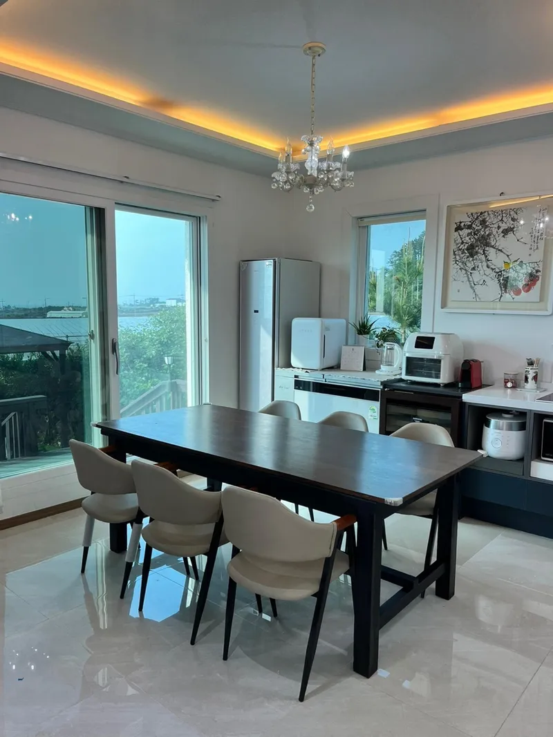 [Aewol, Jeju] Independent accommodation with a large garden and swimming pool overlooking the Gwakji Sea 82
