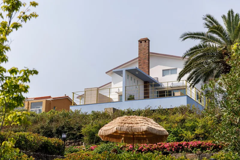 [Hogeun-dong, Seogwipo] New special price Ocean view two-room 3-story independent pension pool villa swimming pool Olle-gil A 18