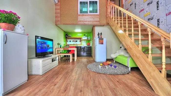 [Yeosu] 7-minute walk to the sea, duplex one-room pension #small dogs allowed #flower sunset 9
