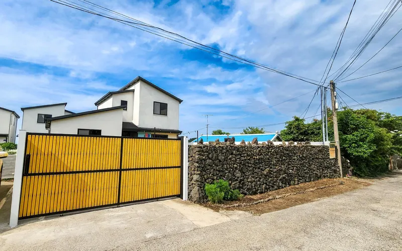 [Aewol, Jeju] A two-story independent guesthouse that can accommodate 4 people at most and up to 6 people. 5