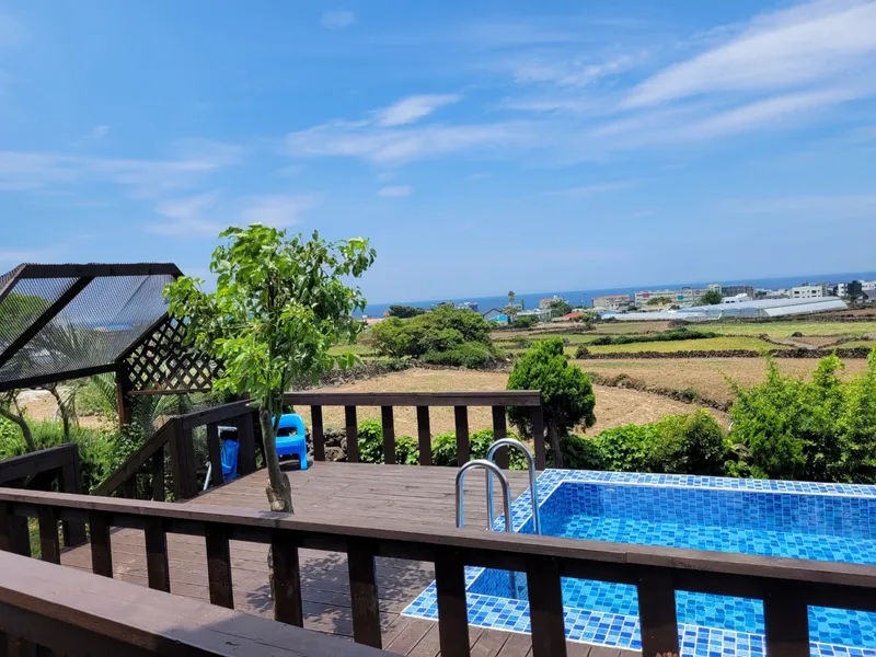 [Aewol, Jeju] Independent accommodation with a large garden and swimming pool overlooking the Gwakji Sea 91