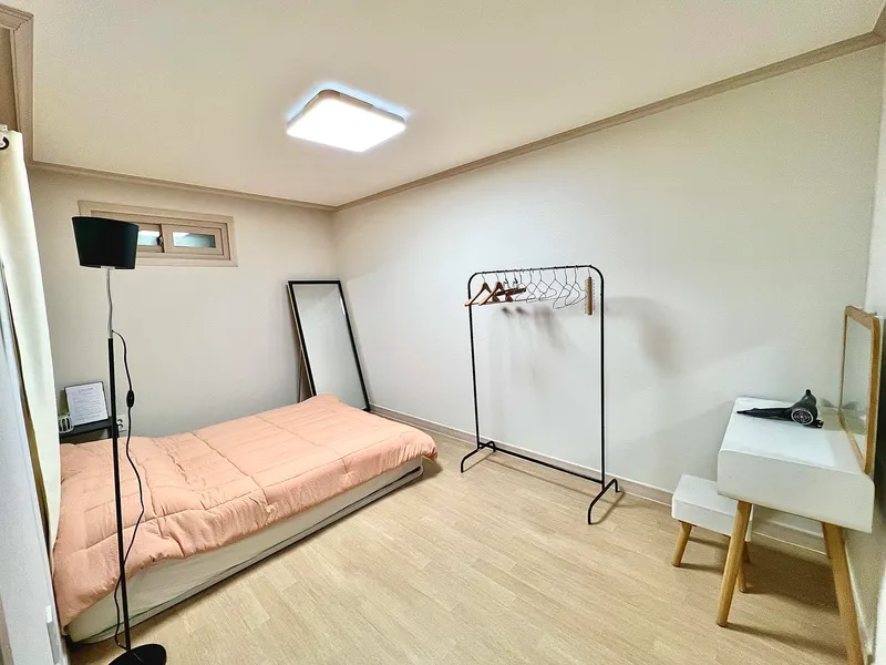 [전남 여수] 여수시내 30평 방3개 퀸침대3개 관광지 근접 편의점 1분 2