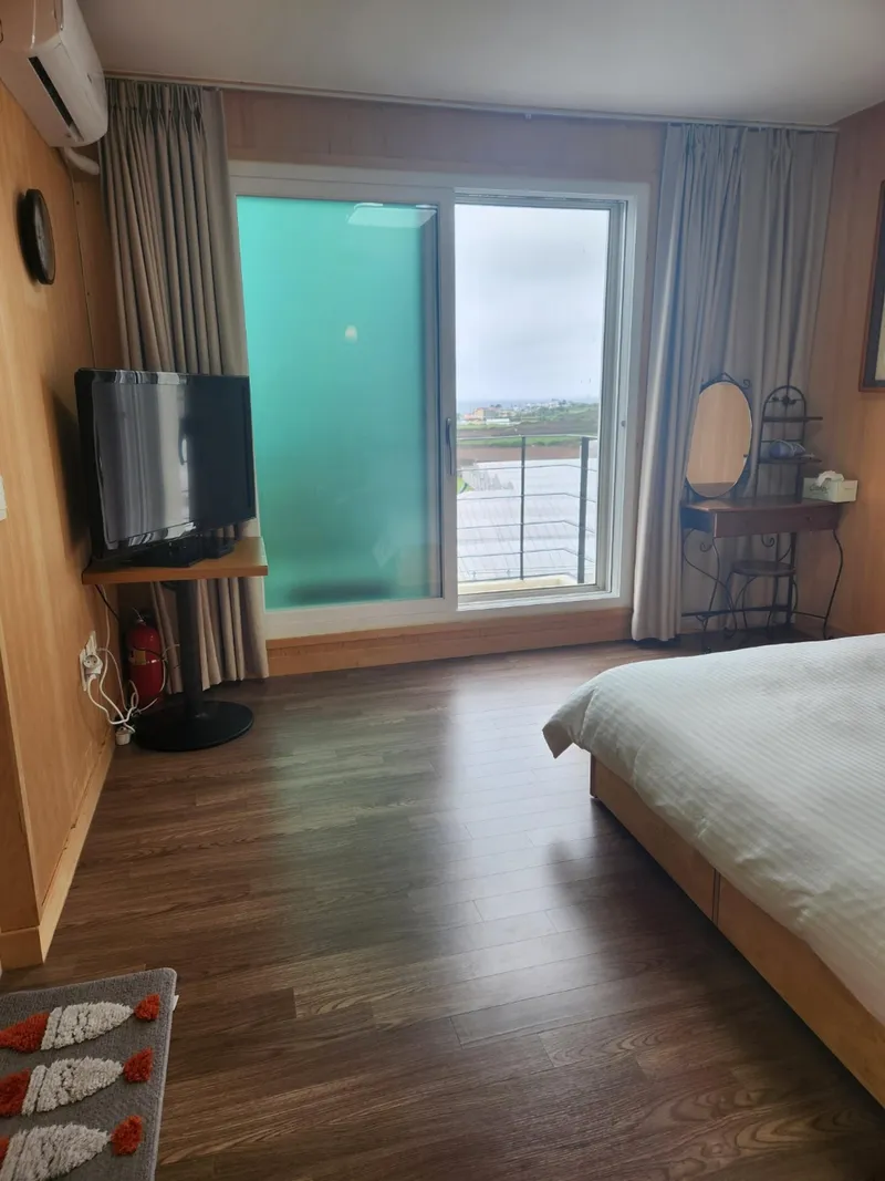 [Aewol, Jeju] Independent accommodation with a large garden and swimming pool overlooking the Gwakji Sea 77