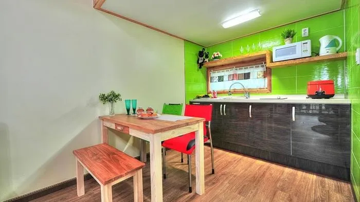 [Yeosu] 7-minute walk to the sea, duplex one-room pension #small dogs allowed #flower sunset 7
