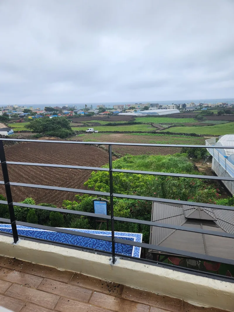 [Aewol, Jeju] Independent accommodation with a large garden and swimming pool overlooking the Gwakji Sea 93
