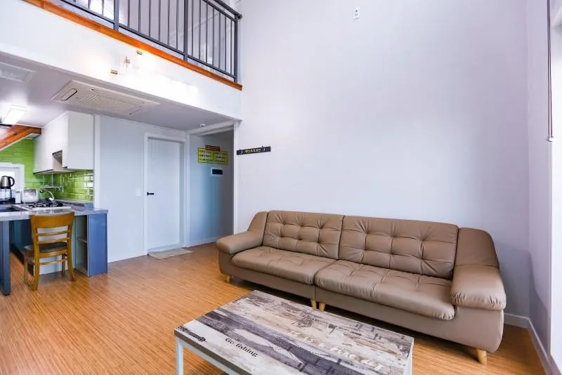 [Yeosu] Ocean view one-room duplex pension 202 where you can see the sunrise directly 2