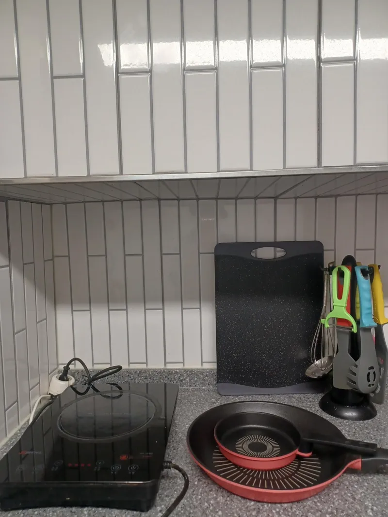 [Seocho, Seoul][Gangnam] Overwhelming Location! 3 minutes from the station, large windows, private bathroom (22 sq ft). 17