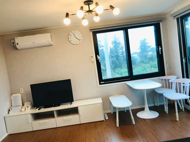 [제주 조천] 동쪽 돌담 독채/야외 자쿠지 무료/바베큐 불멍/넓은 잔디밭 10