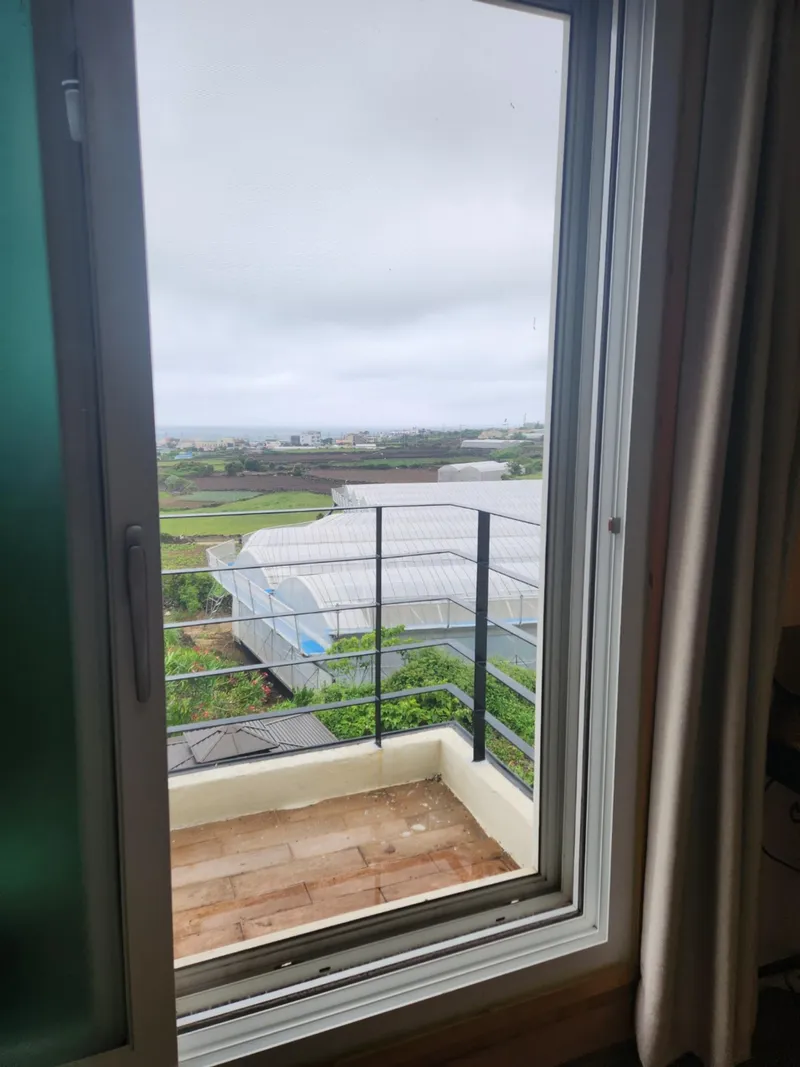 [Aewol, Jeju] Independent accommodation with a large garden and swimming pool overlooking the Gwakji Sea 102
