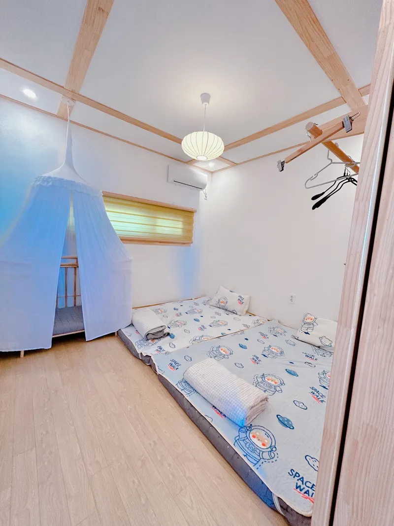 [Andeok, Seogwipo] #6 rooms #4 bathrooms #2 duplexes #2 playrooms Sanbangsan view private house 64