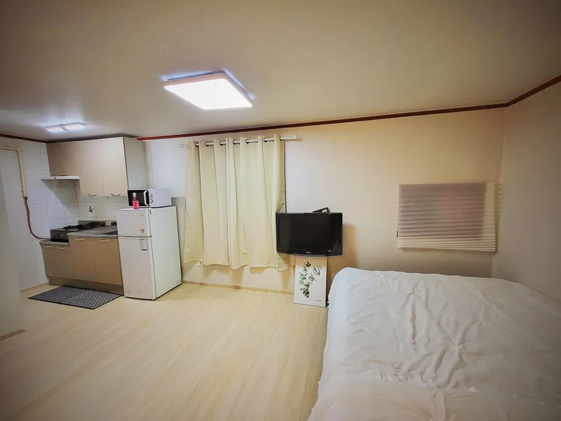 [경북 포항] 죽도동 새로 리모델링 완료 퀸사이즈침대 귀한 단기임대 2