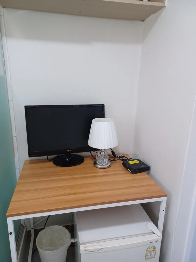 [Seocho, Seoul][Gangnam] Overwhelming location! 3 minutes from the station, large windows, private bathroom (45 sq ft). 5